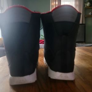 Boys DC snowboarding boots size 6